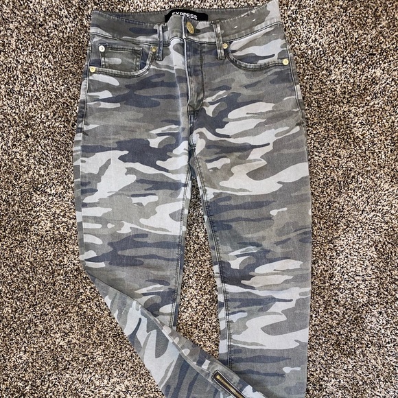 Camo Express Mid-Rise Jeans - Picture 3 of 3